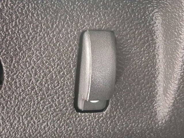 Used 2009 Saturn Sky w/ Premium Trim Package image 22