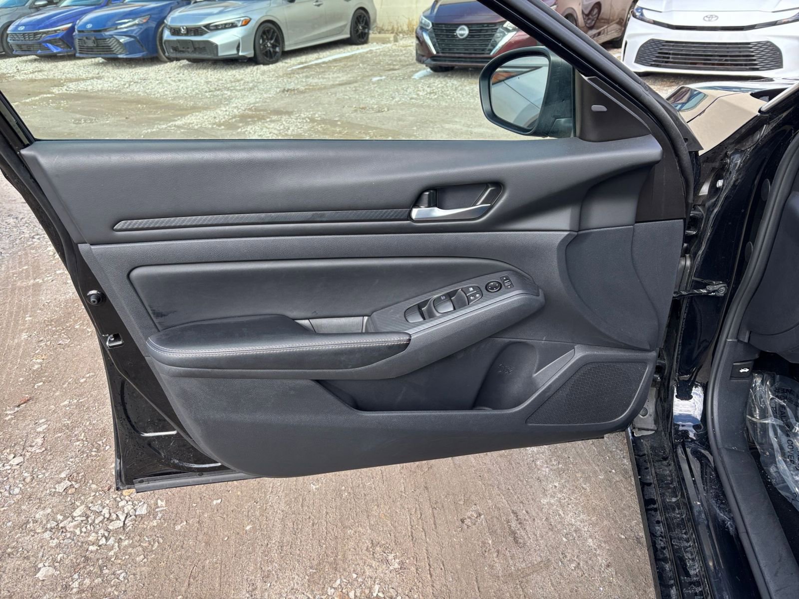Used 2025 Nissan Altima 2.5 SV FWD image 18