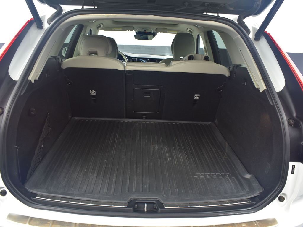 Used 2020 Volvo XC60 T6 Inscription w/ Protection Package Premier image 6