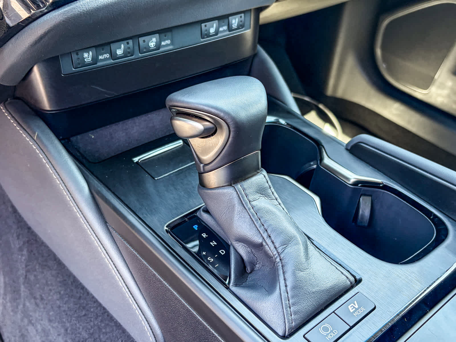 Used 2025 Lexus ES 300h w/ Premium Package FWD image 18