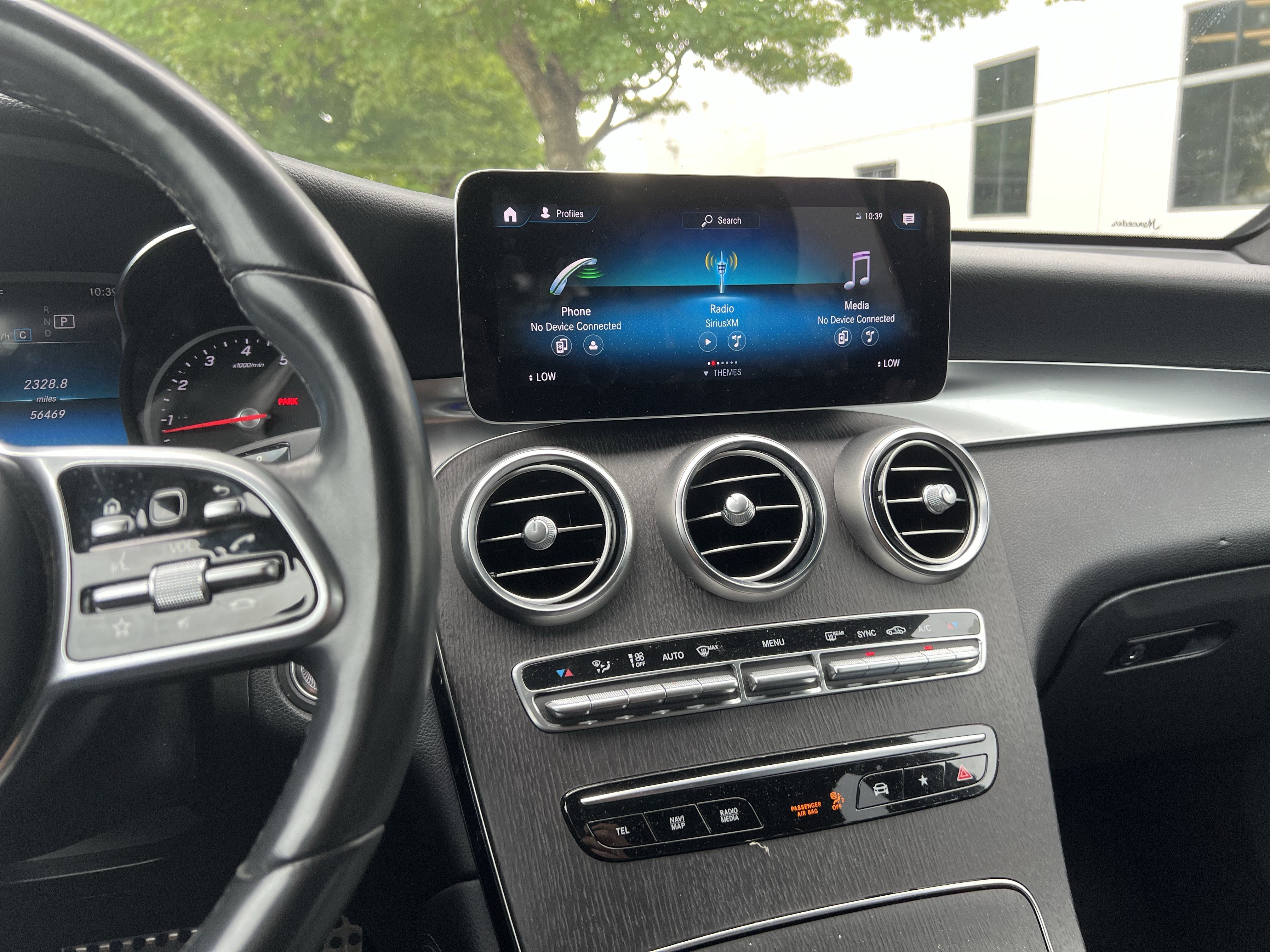 Used 2020 Mercedes-Benz GLC 300 4MATIC w/ AMG Line image 31