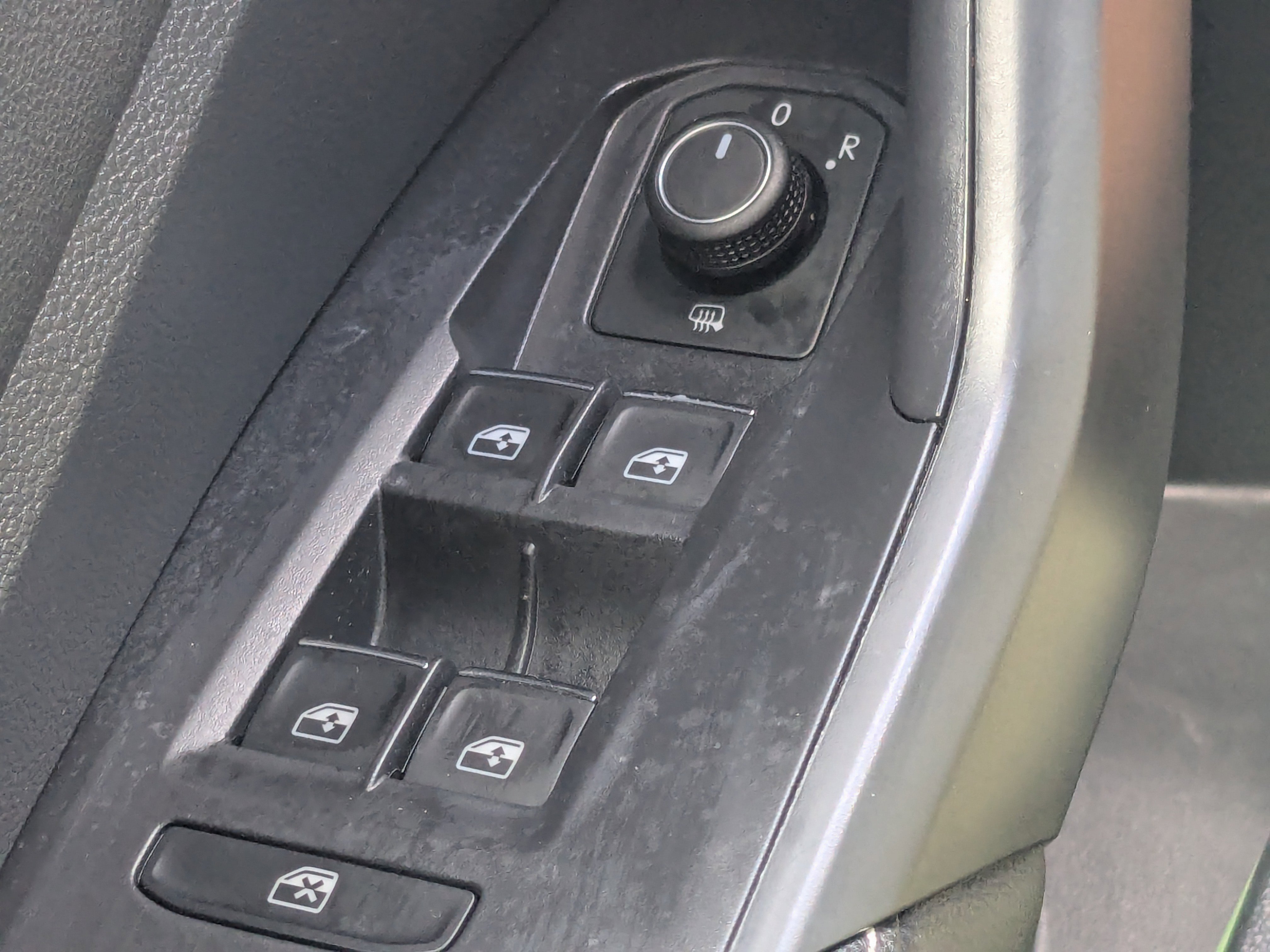 Used 2024 Volkswagen Jetta SE image 29