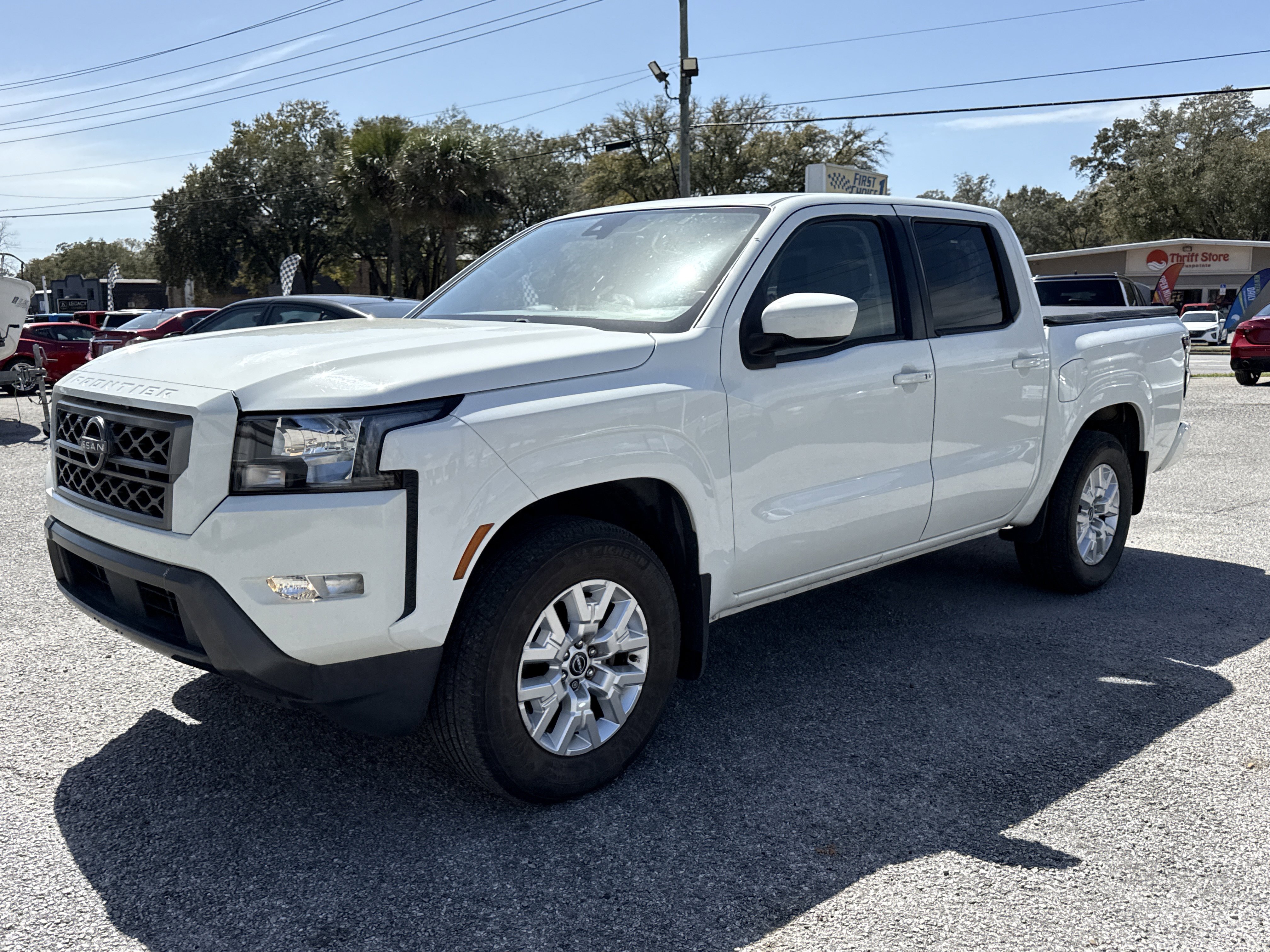 Used 2022 Nissan Frontier SV image 1