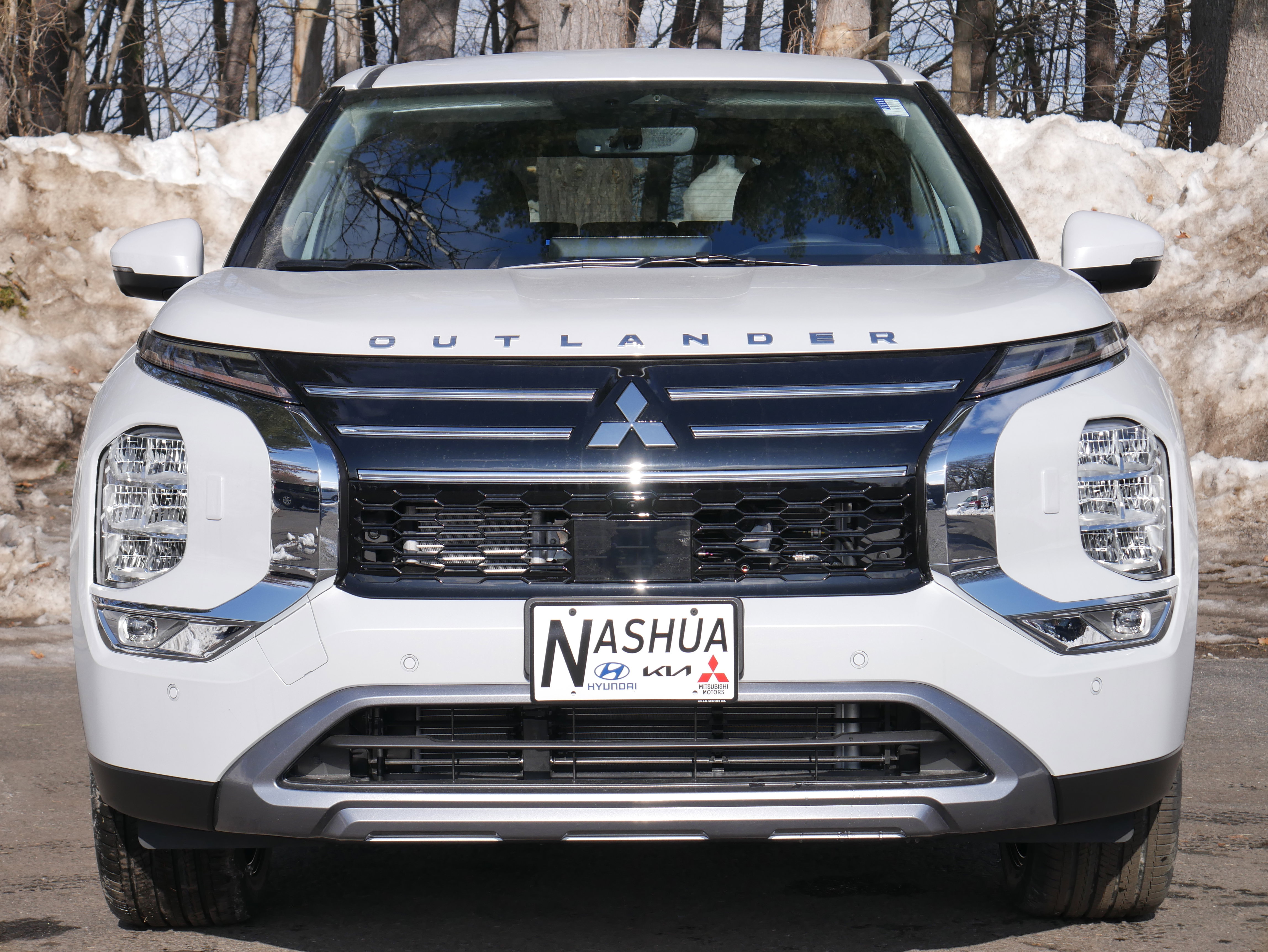 New 2026 Mitsubishi Outlander SE image 2