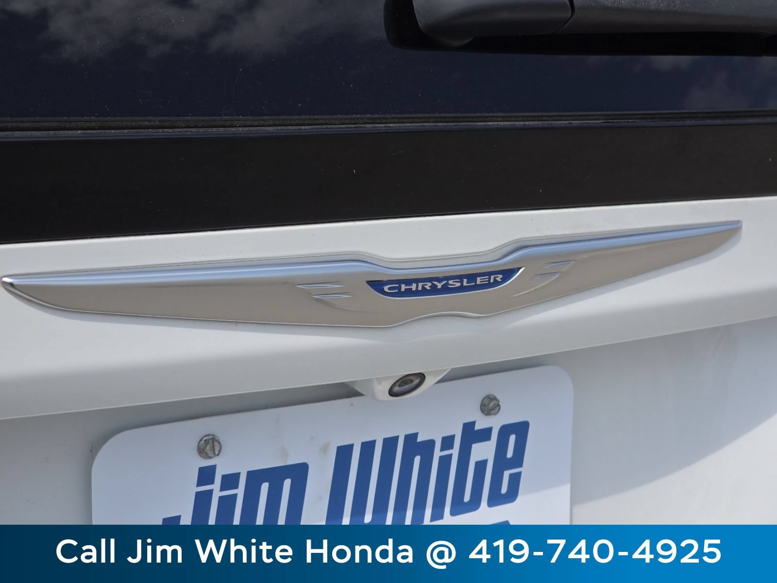 Used 2018 Chrysler Pacifica Touring-L FWD image 11