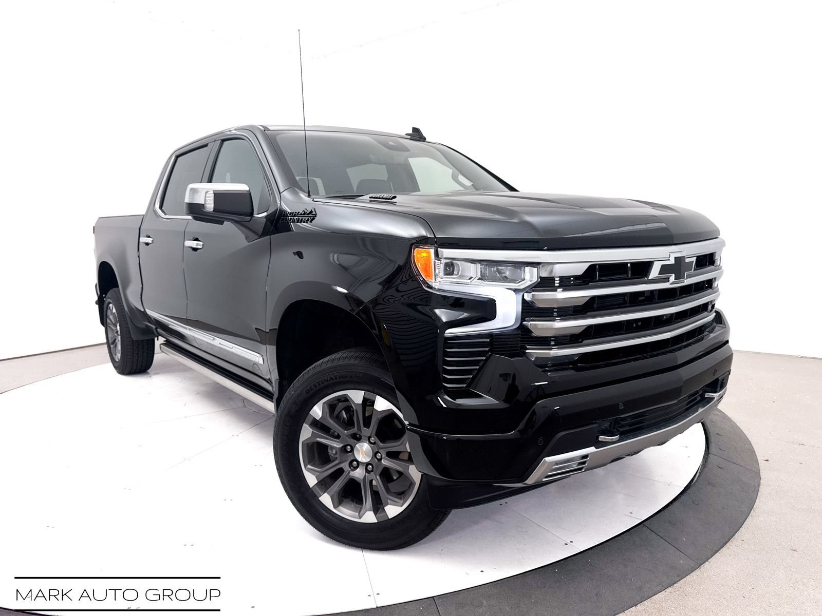 Used 2024 Chevrolet Silverado 1500 High Country w/ Technology Package AWD/4WD image 1