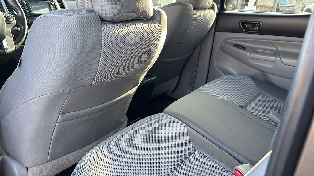 Used 2015 Toyota Tacoma Base image 31