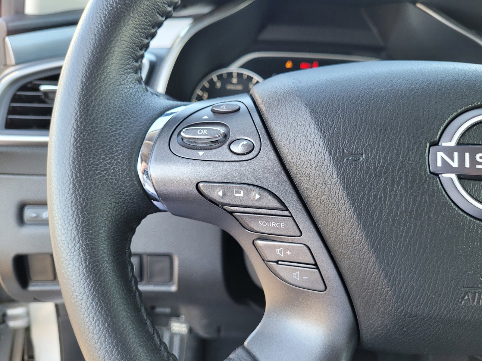 Used 2024 Nissan Murano SV image 22