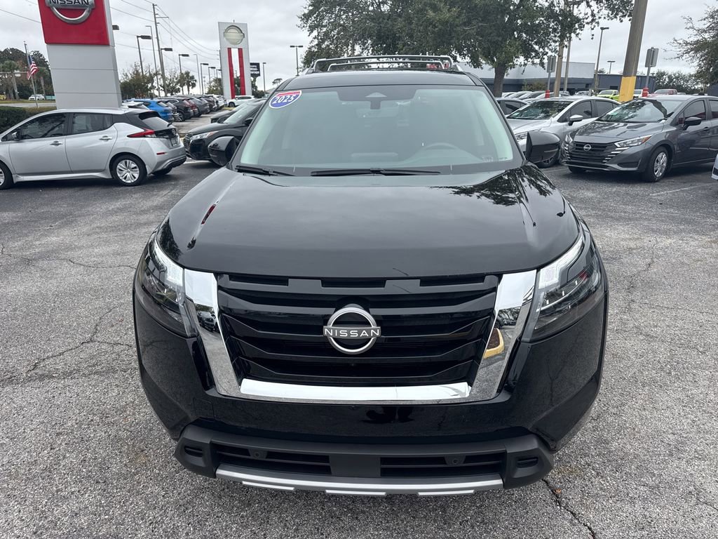 Used 2025 Nissan Pathfinder SL image 3