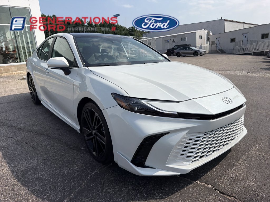 Used 2025 Toyota Camry XSE FWD image 3