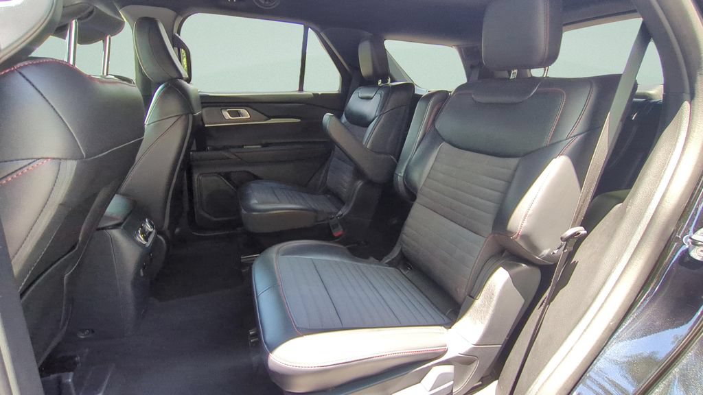 Used 2025 Ford Explorer ST-Line AWD/4WD image 10