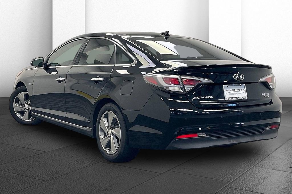 Used 2016 Hyundai Sonata Limited w/ Option Group 02 FWD image 9
