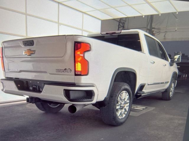 Used 2024 Chevrolet Silverado 2500 High Country w/ Technology Package image 2