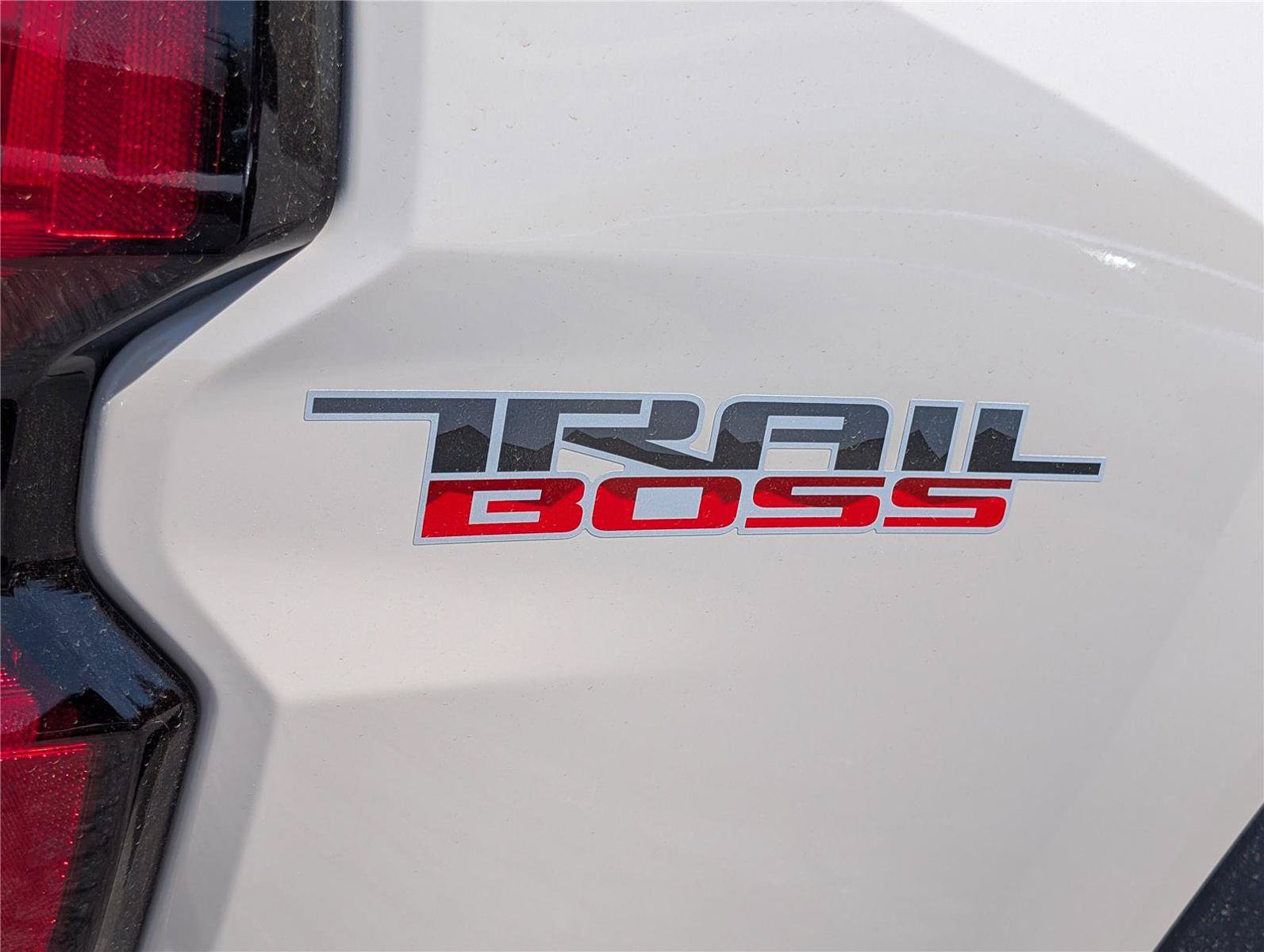 New 2026 Chevrolet Colorado Trail Boss w/ Midnight Edition AWD/4WD image 6