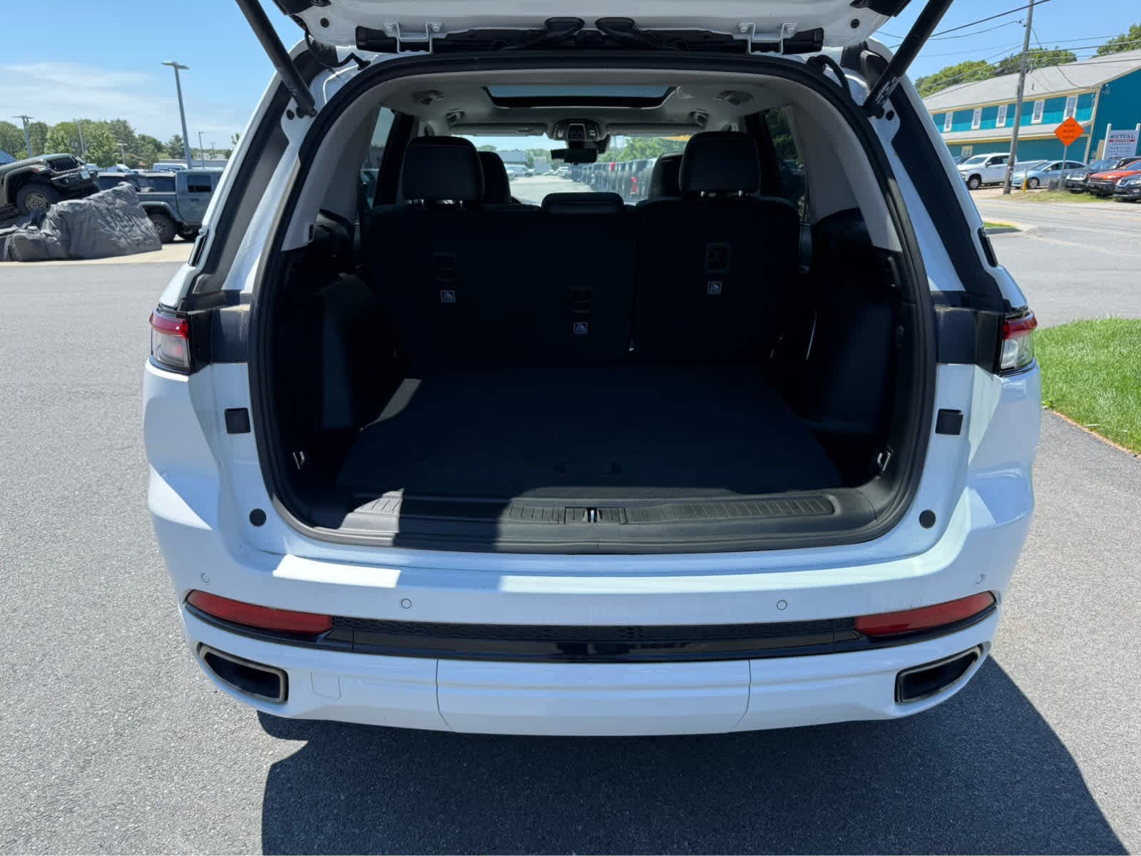 Used 2023 Jeep Grand Cherokee 30th Anniversary AWD/4WD image 8