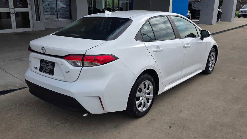 Used 2024 Toyota Corolla LE FWD image 5
