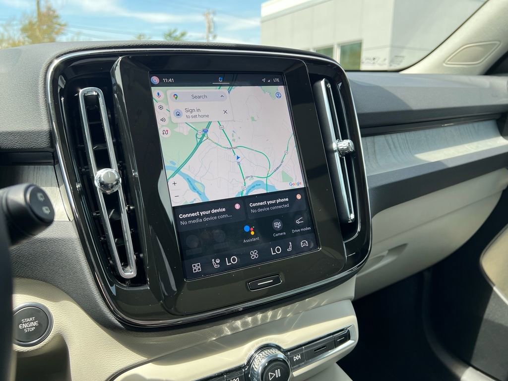 Certified 2025 Volvo XC40 B5 Ultra AWD/4WD image 15