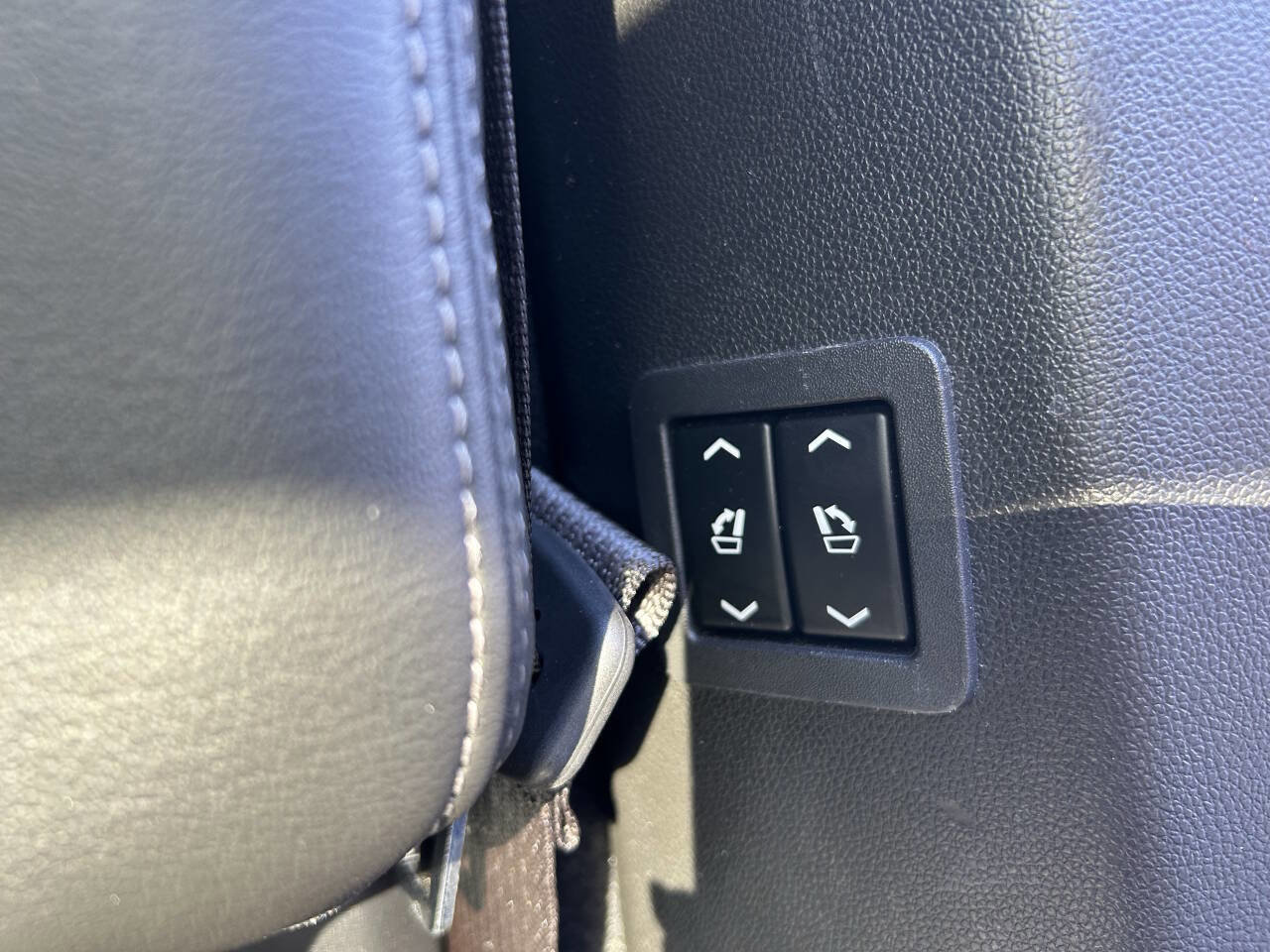 Used 2022 Cadillac XT6 Premium Luxury w/ Technology Package image 35