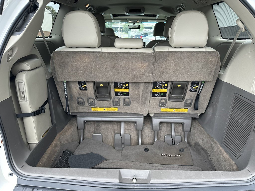 Used 2013 Toyota Sienna XLE image 19