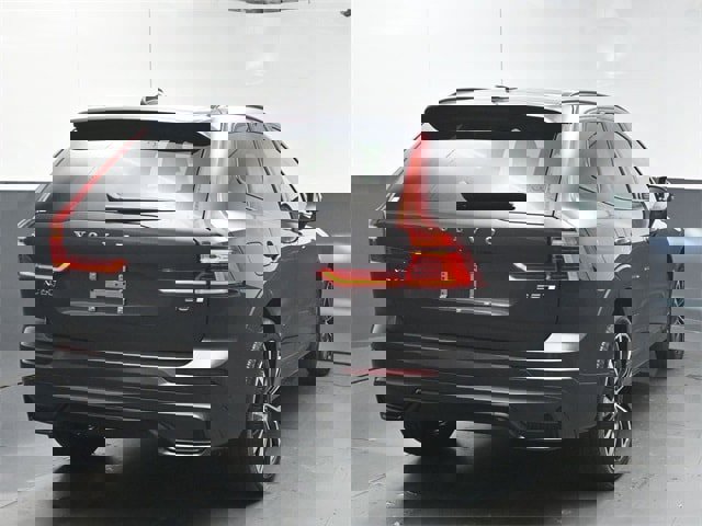 Certified 2023 Volvo XC60 B5 Plus image 7