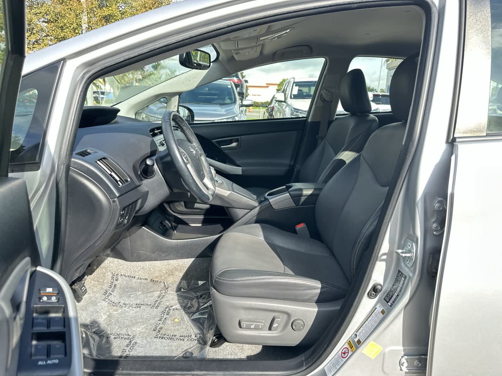 Used 2015 Toyota Prius Four FWD image 2