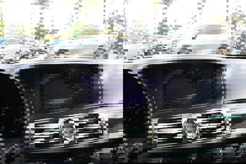 Used 2013 Lexus LS 460 w/ Comfort Pkg image 18