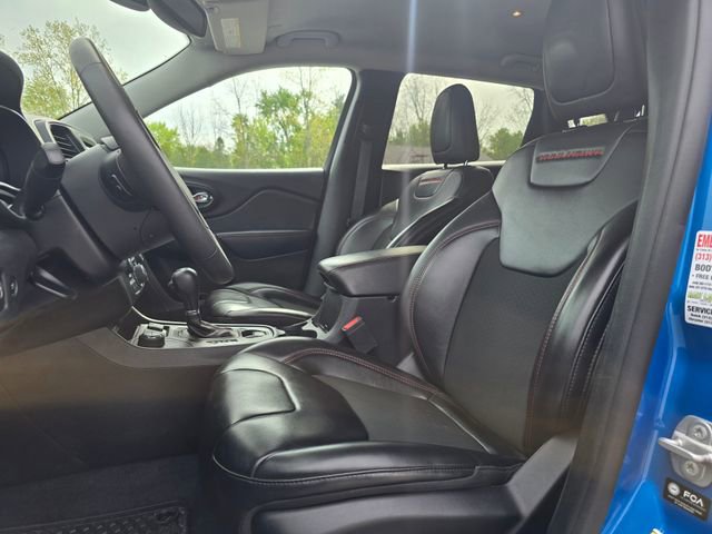Used 2022 Jeep Cherokee Trailhawk w/ Comfort/Convenience Group AWD/4WD image 10