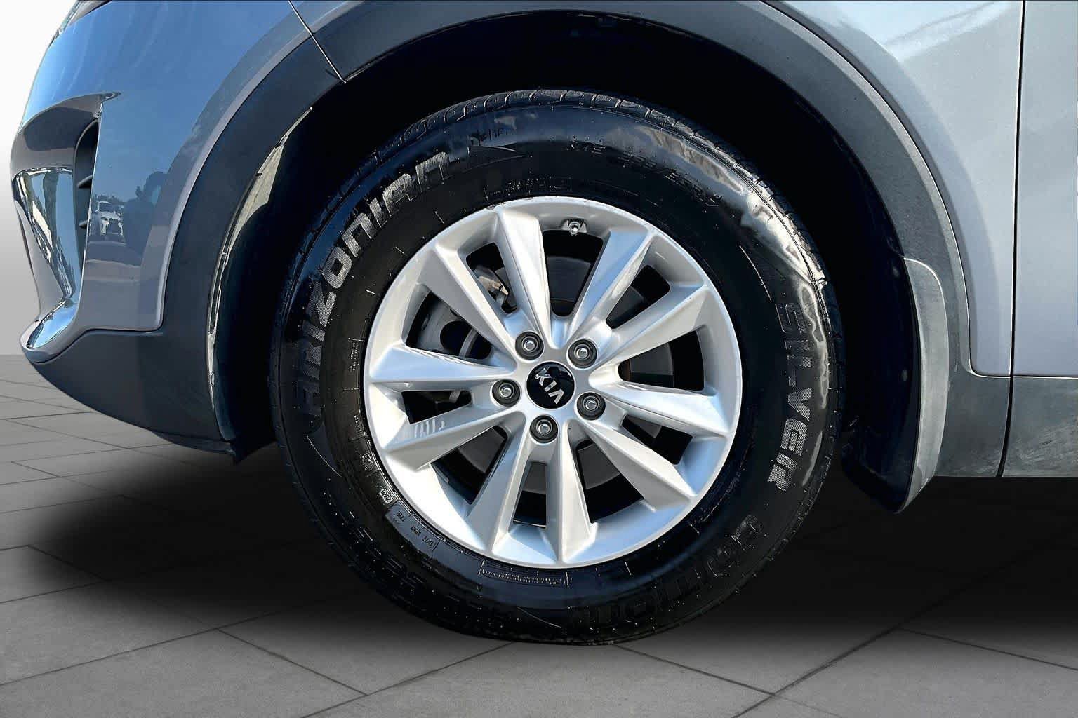 Used 2019 Kia Sorento L FWD image 10