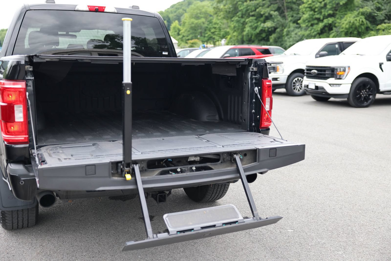 Used 2022 Ford F150 XL w/ STX Black Appearance Package AWD/4WD image 11