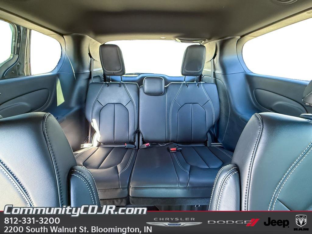 New 2026 Chrysler Pacifica Select AWD/4WD image 21