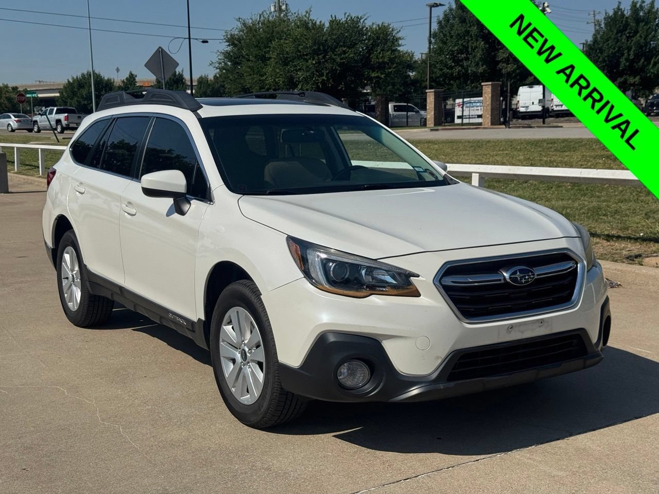 Used 2018 Subaru Outback 2.5i Premium AWD/4WD image 1