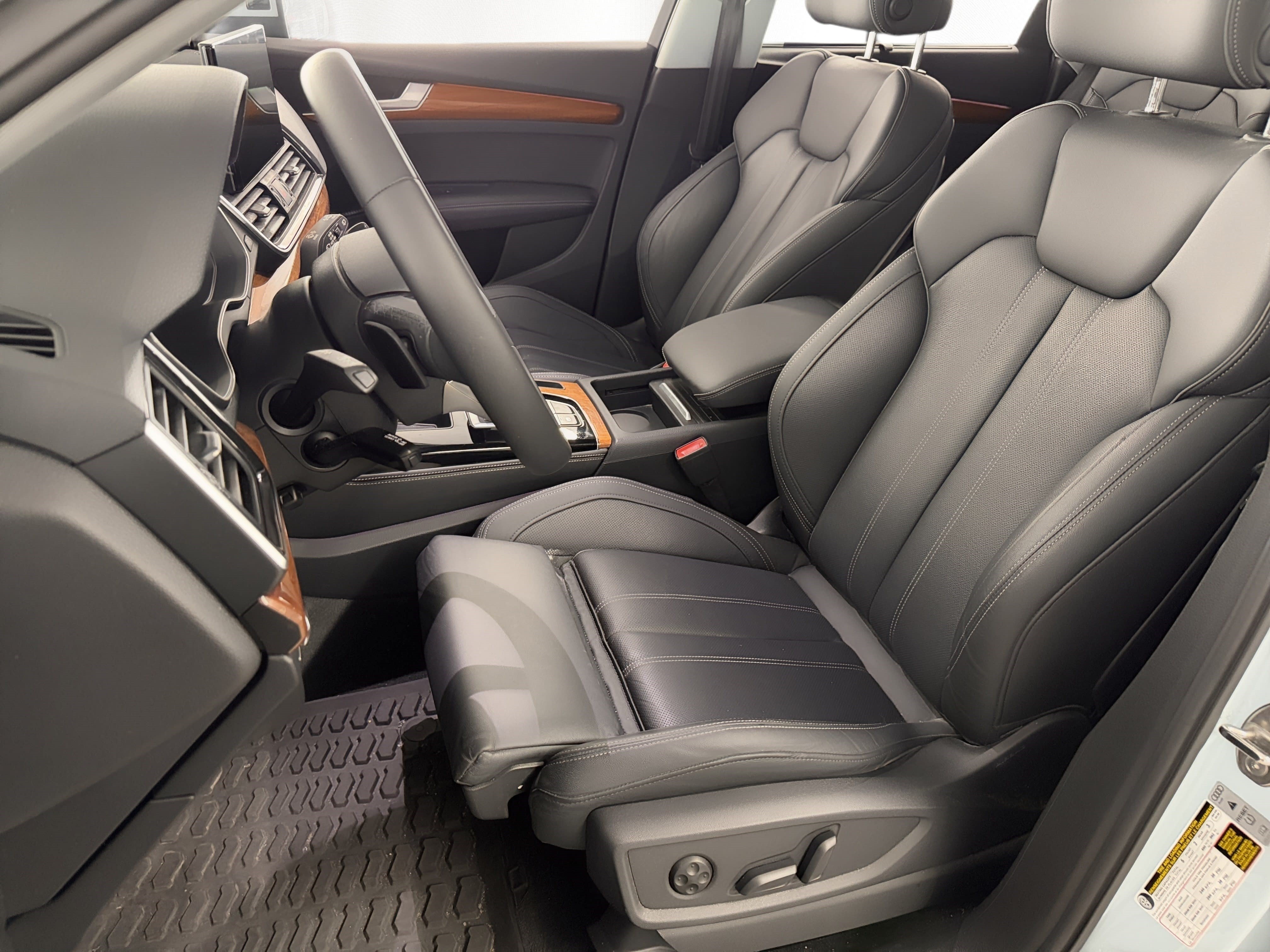 Certified 2023 Audi Q5 e Prestige AWD/4WD image 5