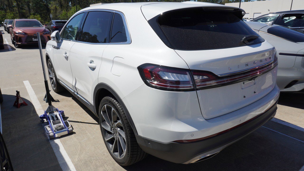 Used 2023 Lincoln Nautilus Reserve w/ Equipment Group 202A image 4