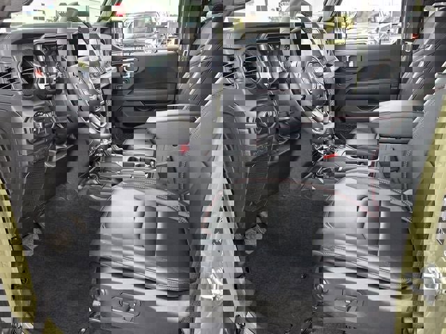 Used 2025 Jeep Wrangler Unlimited Rubicon w/ Safety Group image 13