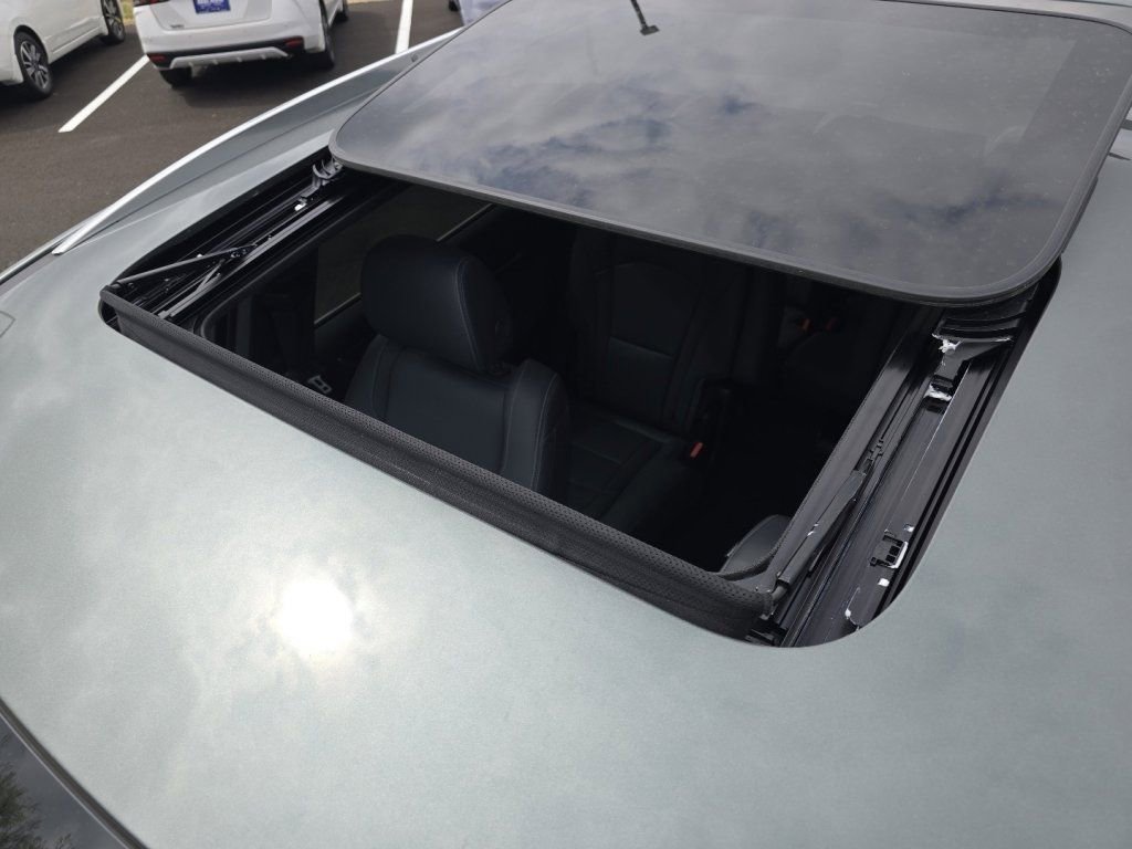 Used 2023 Buick Enclave Premium w/ Experience Buick Package image 3