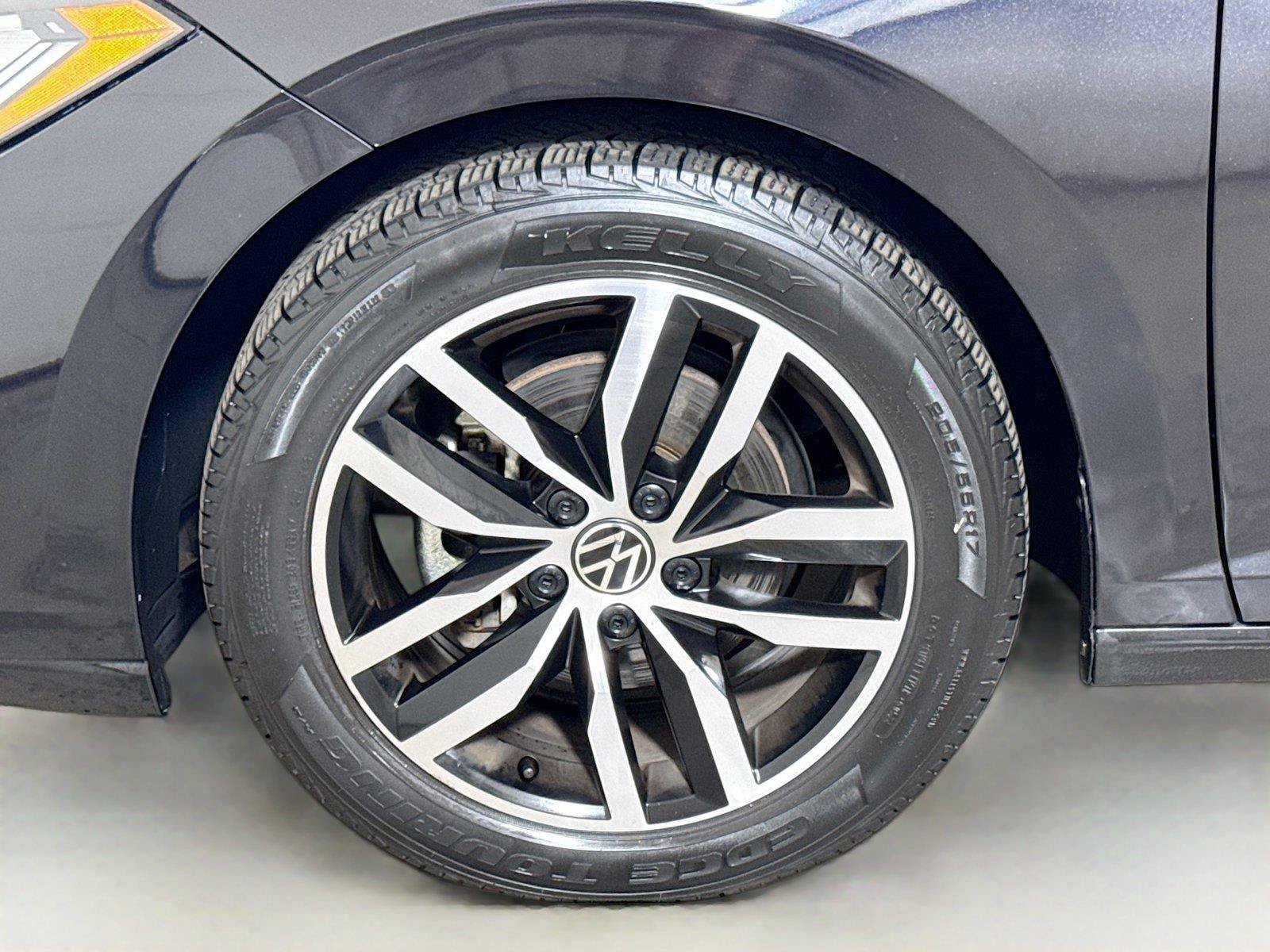 Used 2025 Volkswagen Jetta SE FWD image 27