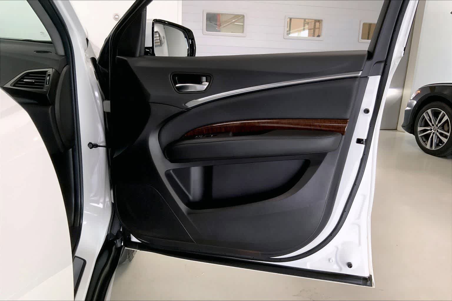 Used 2020 Acura MDX SH-AWD image 26