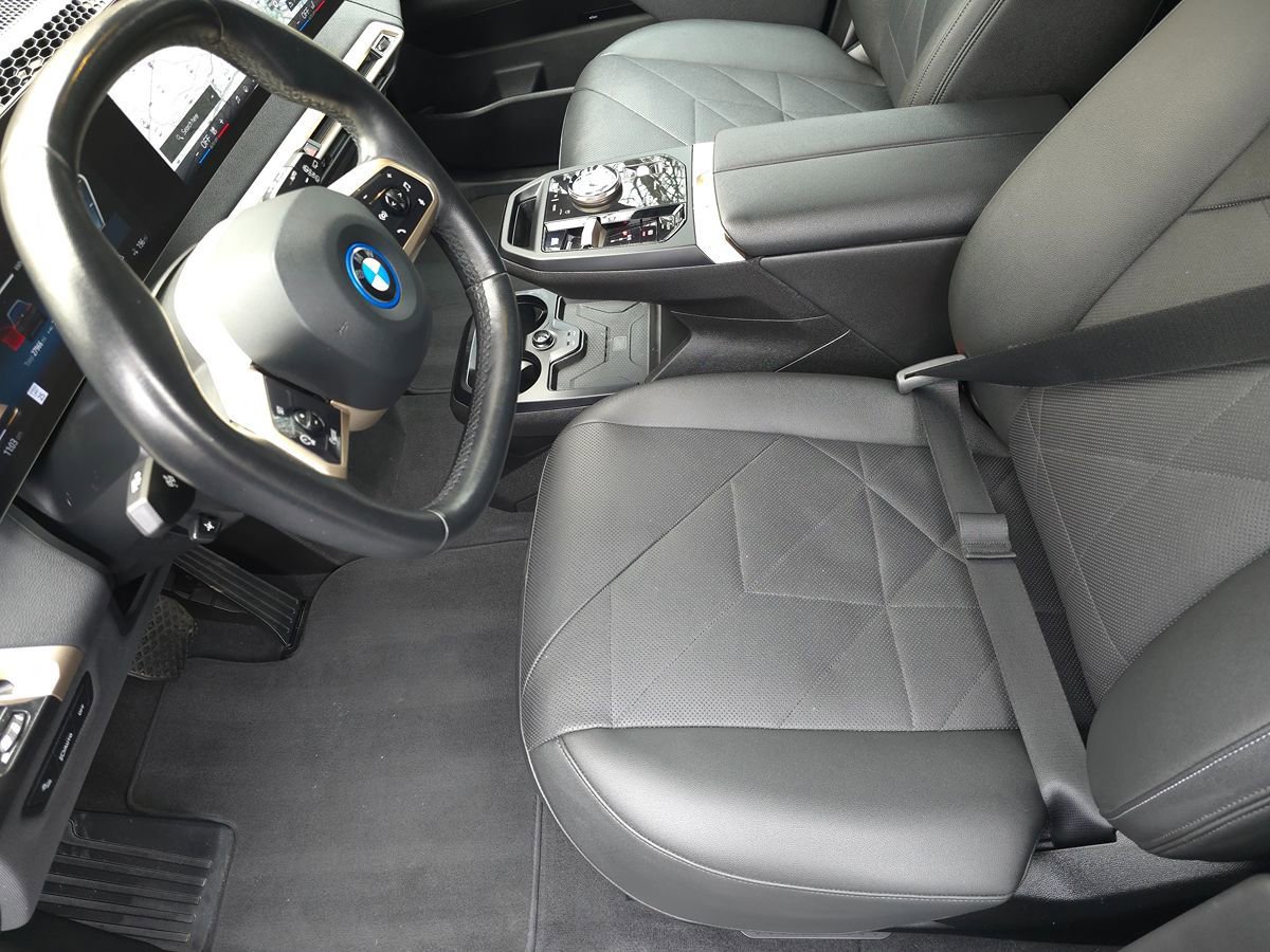 Used 2024 BMW iX xDrive50 w/ Premium Package image 12