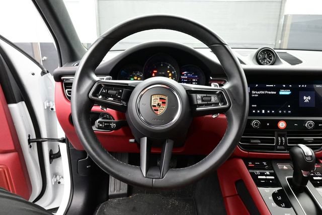 Certified 2025 Porsche Macan AWD/4WD image 8