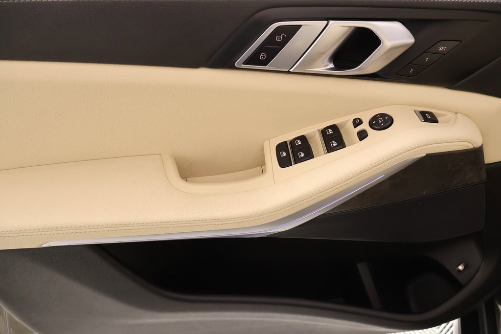 Used 2021 BMW X5 xDrive45e w/ Parking Assistance Package image 18