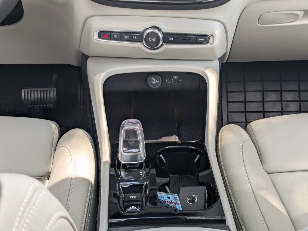 Certified 2026 Volvo XC40 B4 Plus w/ Protection Package Premier FWD image 25