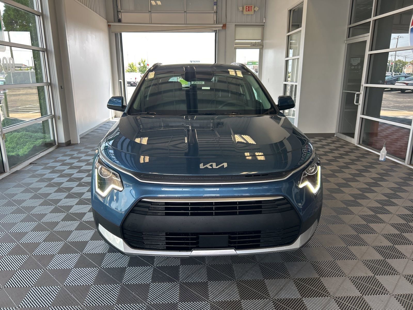 New 2025 Kia Niro EX image 2