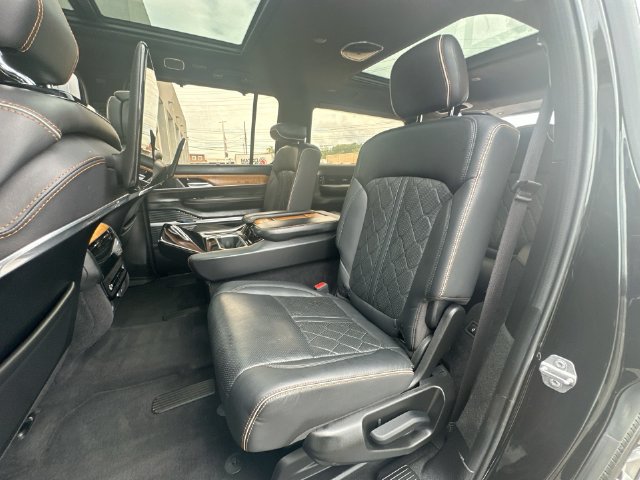 Used 2022 Jeep Grand Wagoneer Series III w/ Rear Seat Video Group 1 AWD/4WD image 26