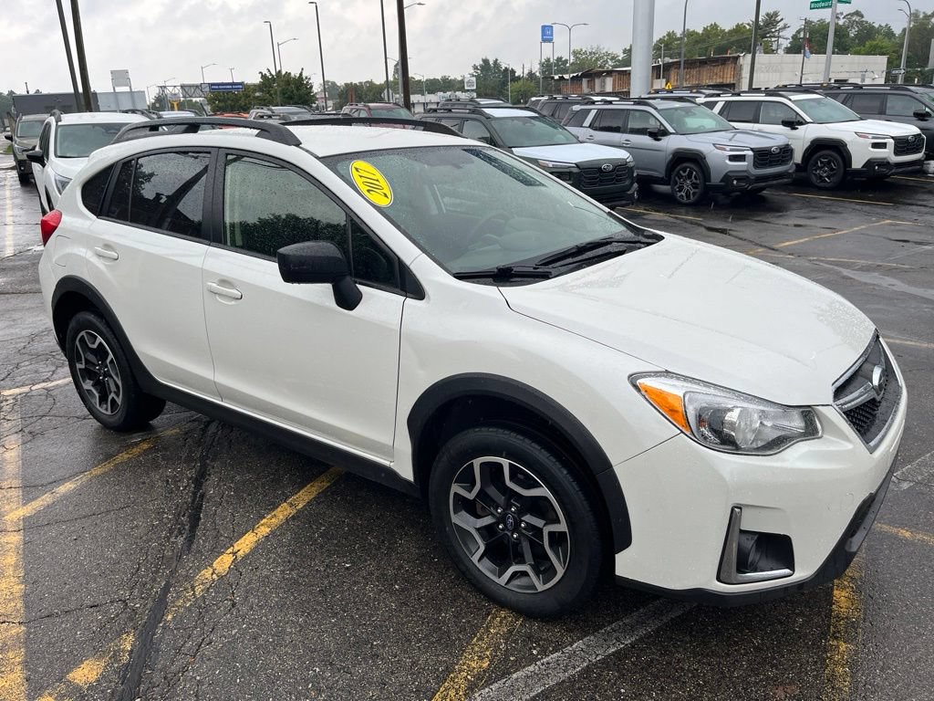Used 2017 Subaru Crosstrek 2.0i AWD/4WD image 3