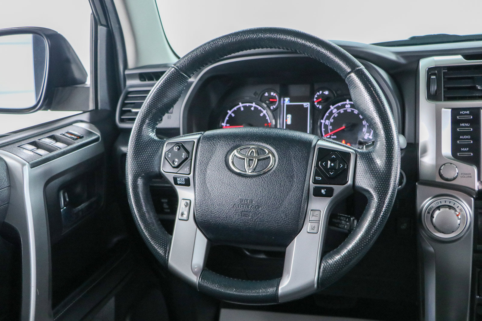 Used 2023 Toyota 4Runner SR5 Premium w/ Moonroof Package AWD/4WD image 13