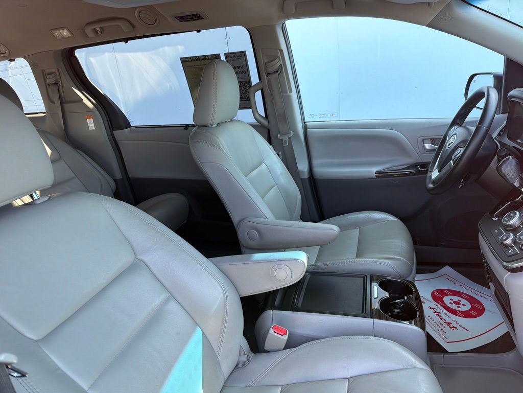 Used 2015 Toyota Sienna XLE Premium FWD image 6