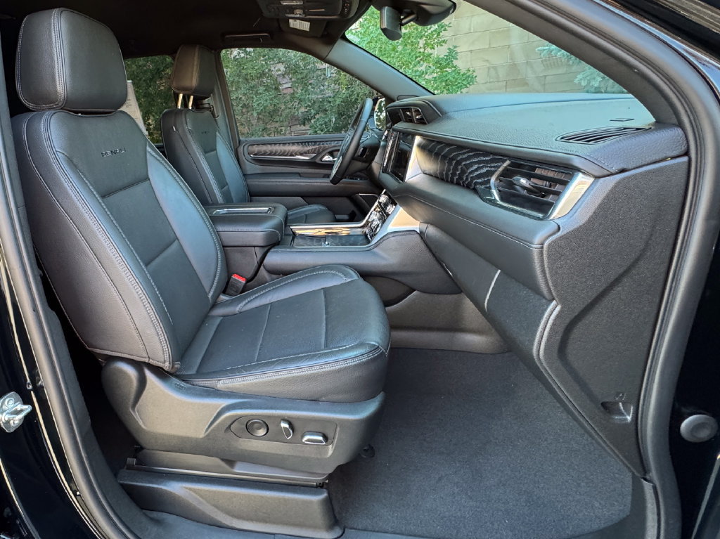 Used 2023 GMC Yukon Denali AWD/4WD image 39