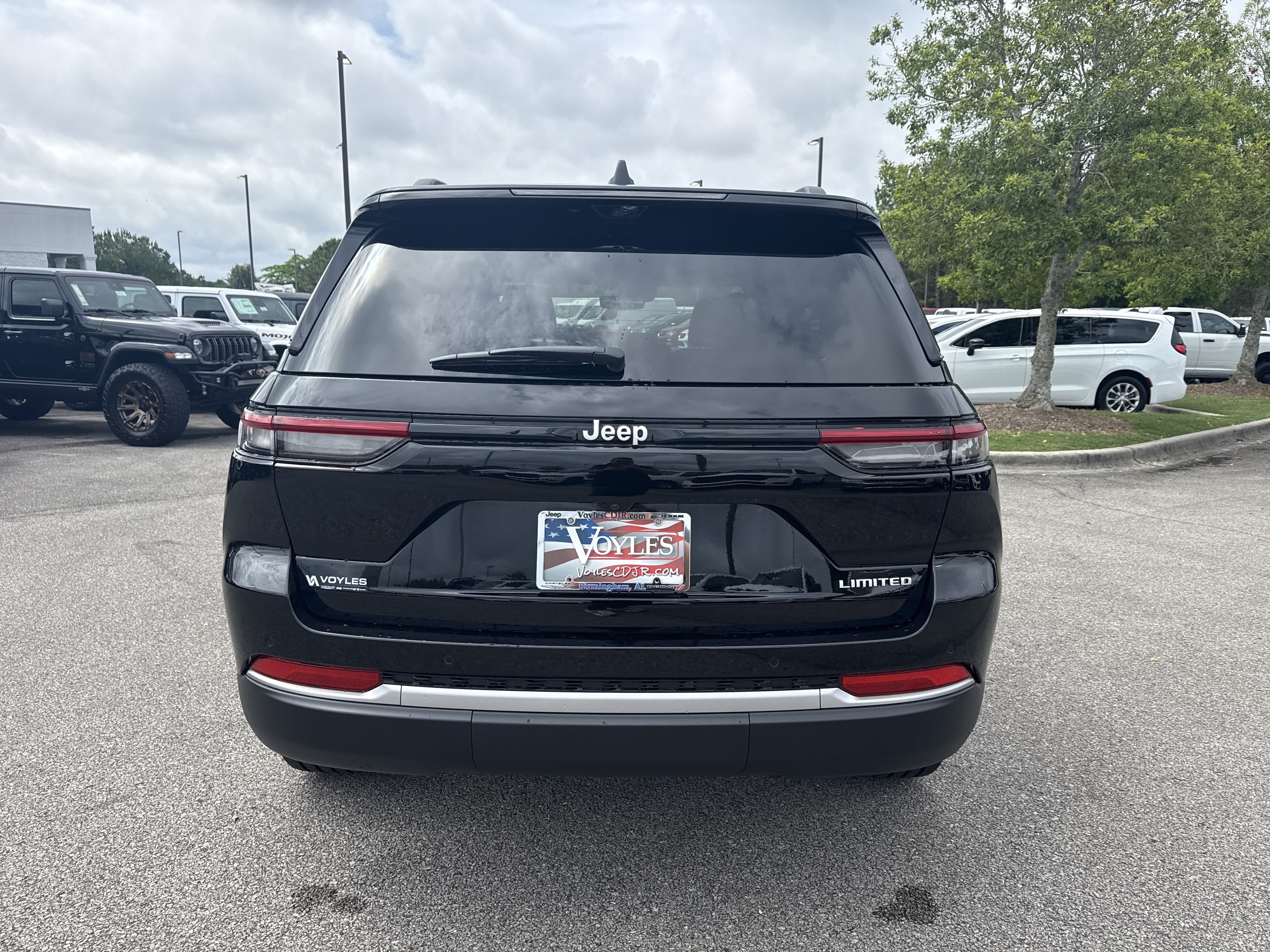 New 2026 Jeep Grand Cherokee Limited w/ Luxury Tech Group II RWD image 6