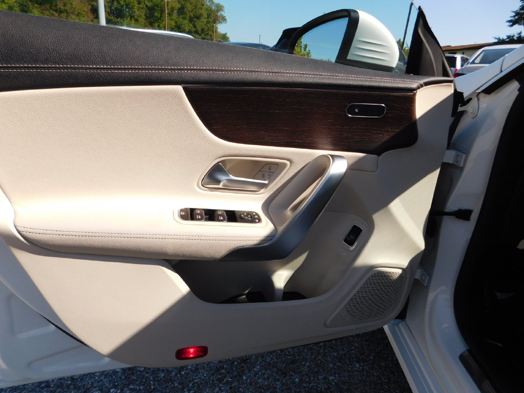 Used 2022 Mercedes-Benz CLA 250 4MATIC image 17