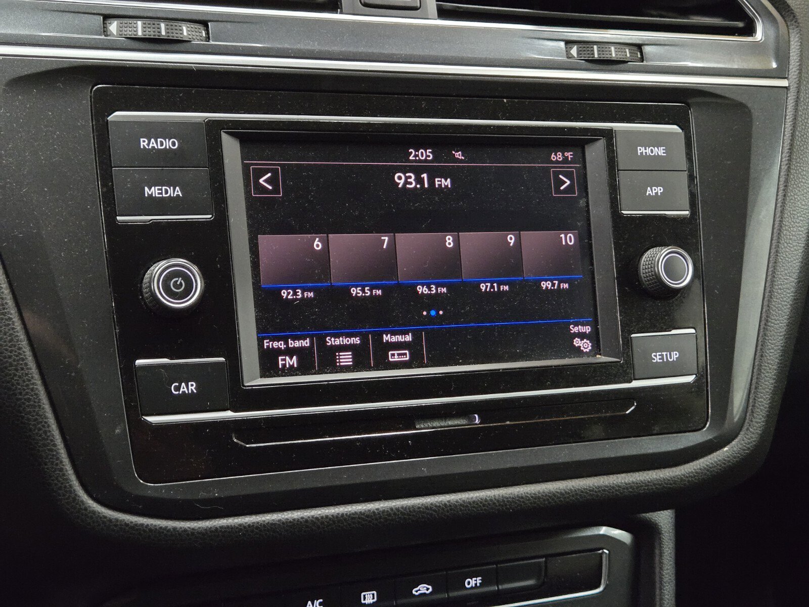Used 2018 Volkswagen Tiguan S FWD image 18